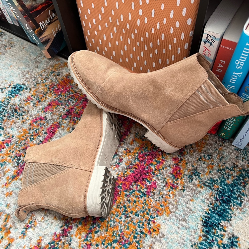 TOMS Chelsea Boots
